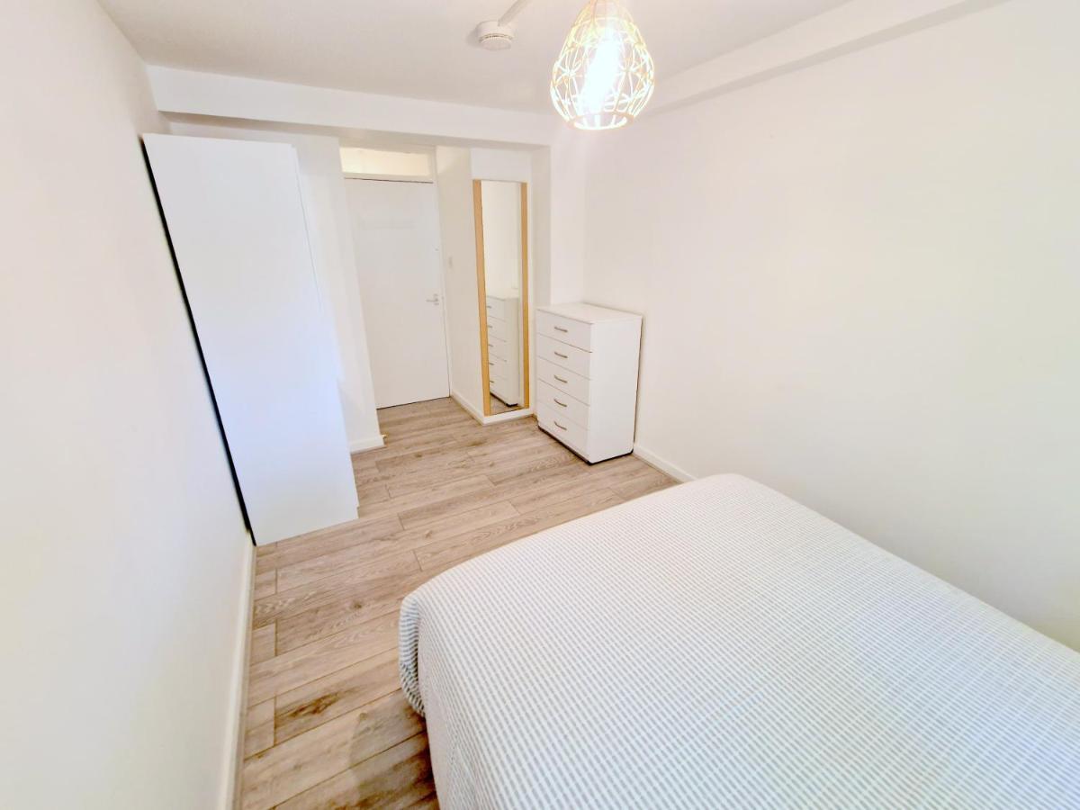 Appartement Flat In Battersea, 5 Minutes From Clapham Junction Station à Londres Extérieur photo